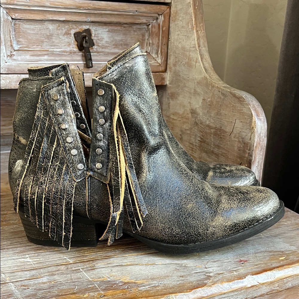 🤎  Circle G Booties Size 9.5 Leather Studded Fringe Brown Black Distressed